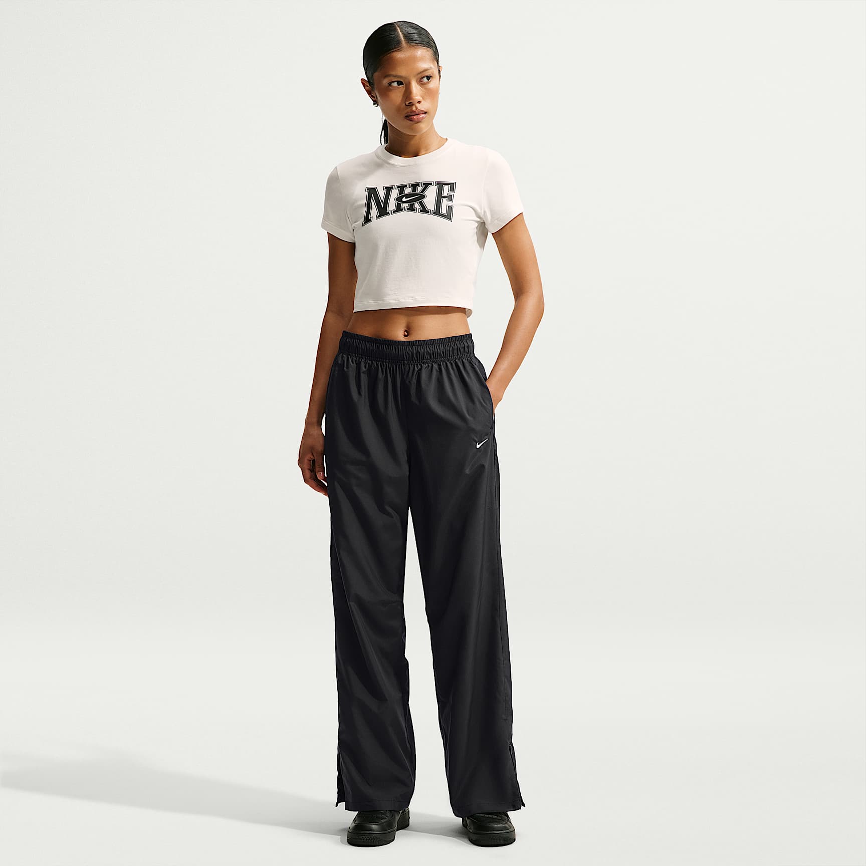 Nike Sportswear Classic Women's Mid-Rise Open-Hem Pants. Nike.com
